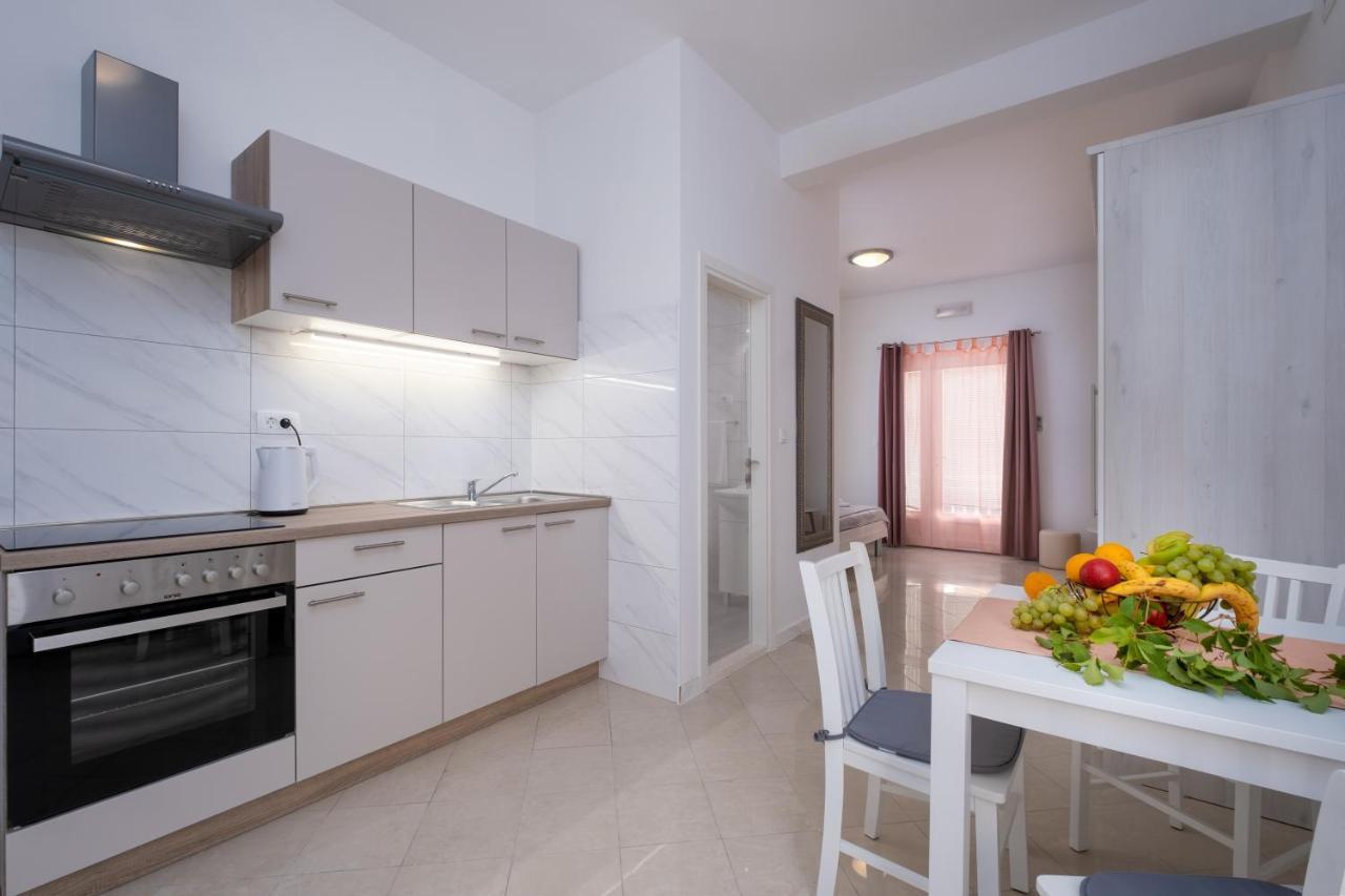 Studio Apartment Brigita ムリニ エクステリア 写真