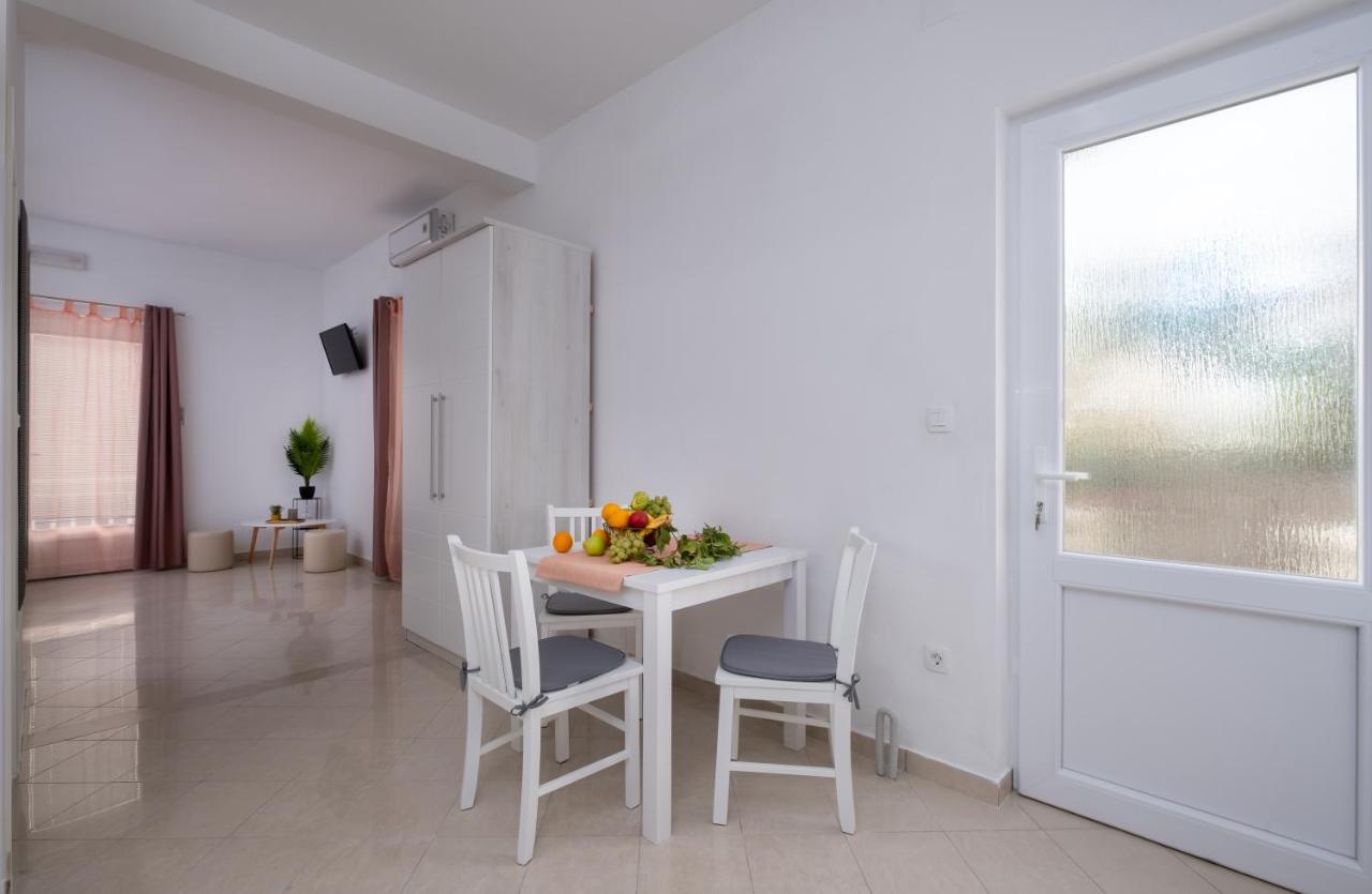 Studio Apartment Brigita ムリニ エクステリア 写真